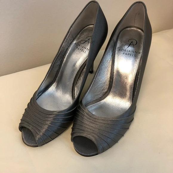 Adrianna Papell‎ Silver  Heels - Picture 2 of 5